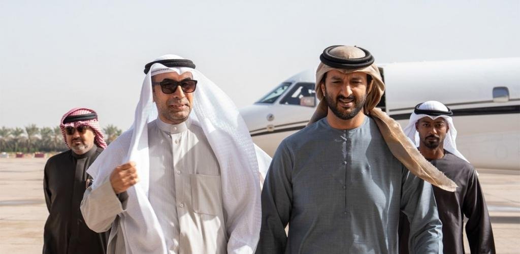 أخبار الكويت | وكيل وزارة الإعلام يستقبل وزير الاقتصاد والسياحة الإماراتي لدى وصوله إلى البلاد | عيون الجزيرة الكويت