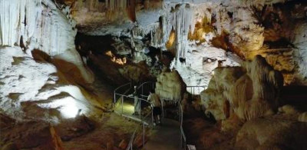 أخبار سلطنة عمان | كهف الهوتة.. رحلة في أعماق ثاني أكبر كهوف سلطنة عُمان | عيون الجزيرة الاخبارية عمان