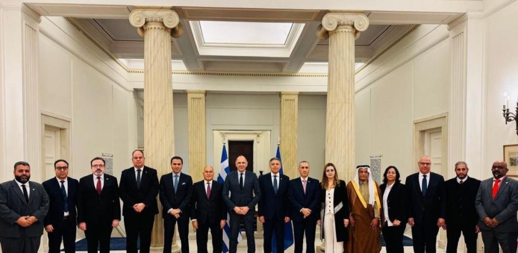 أخبار قطر |  سفير قطر يشارك في اجتماع وزير الخارجية اليوناني مع السفراء العرب | عيون الجزيرة قطر