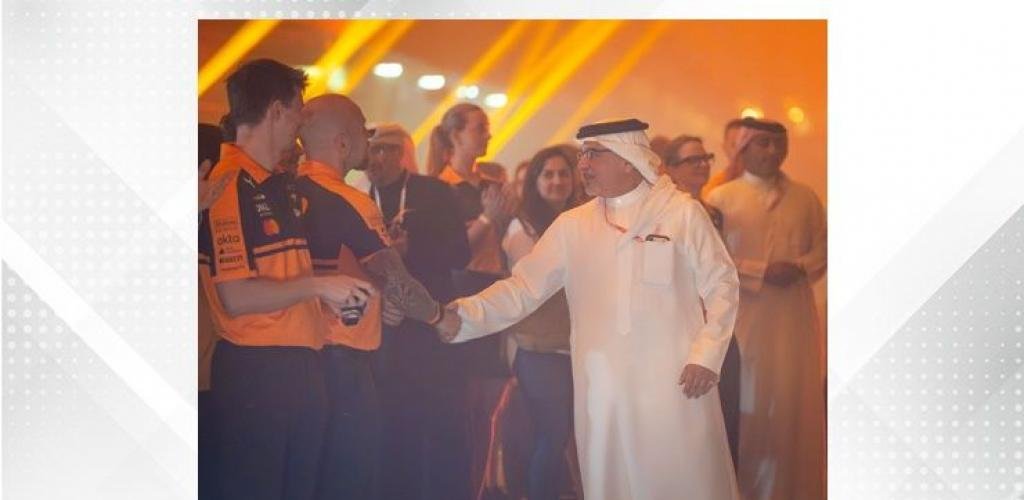 أخبار البحرين | لدى حضور سموه حفل تدشين السيارة الجديدة للفريق لهذا الموسم.. سمو ولي العهد رئيس مجلس الوزراء يعرب عن تمنياته لفريق مكلارين ماستركارد مواصلة تحقيق النجاحات في سباقات الفورمولا وان | عيون الجزيرة