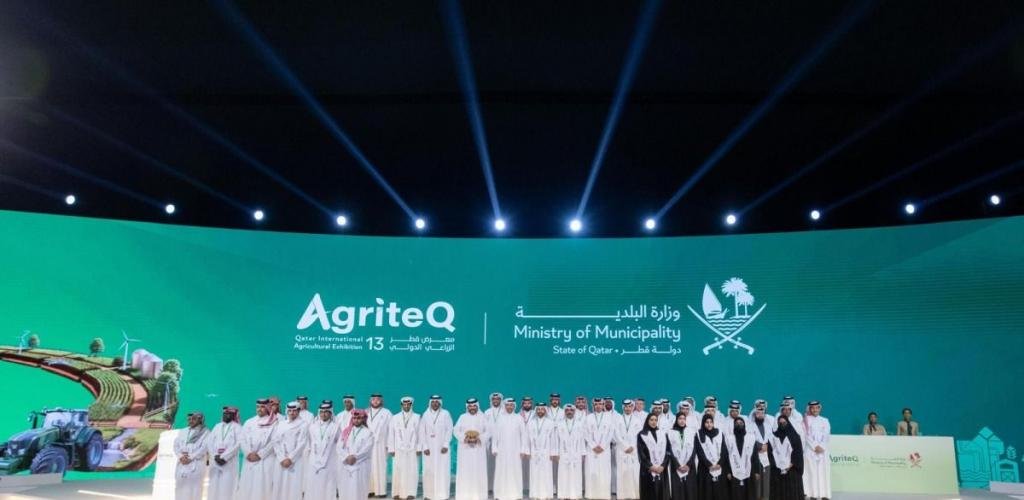 أخبار قطر | وزير البلدية يكرم الشركاء والرعاة واللجنة المنظمة لمعرض قطر الزراعي الدولي الـ13 | عيون الجزيرة قطر