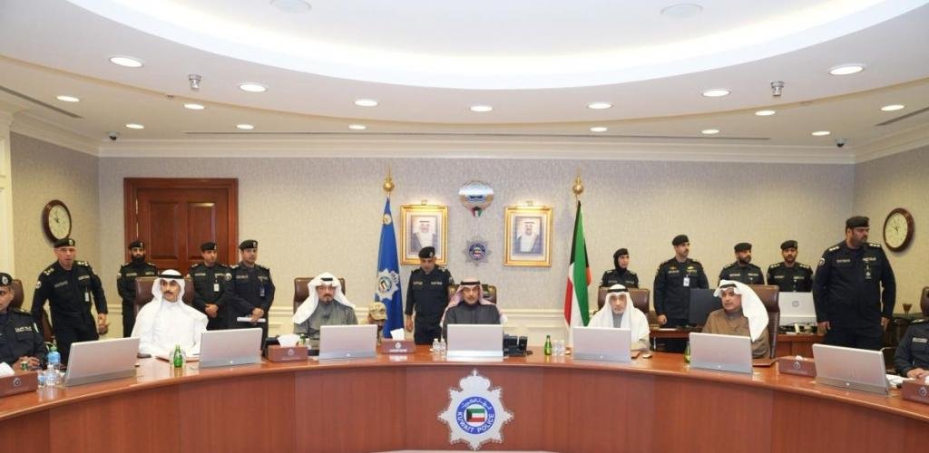 أخبار الكويت | ولي العهد ورئيس مجلس الوزراء يقومان بزيارة إلى غرفة اتخاذ القرار في«الداخلية» | عيون الجزيرة الكويت