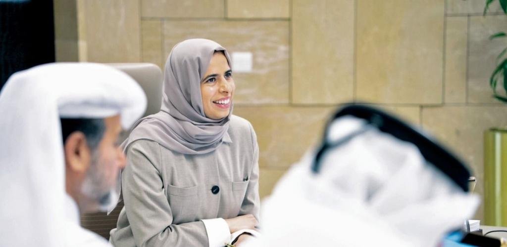 أخبار قطر | وزيرة التربية تشارك الطلاب والطالبات دروس البث المباشر | عيون الجزيرة قطر