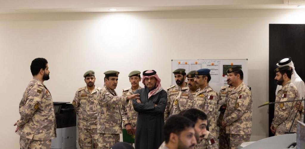 أخبار قطر | نائب رئيس مجلس الوزراء ووزير الدولة لشؤون الدفاع يزور مركز عمليات الدفاع الجوي | عيون الجزيرة قطر