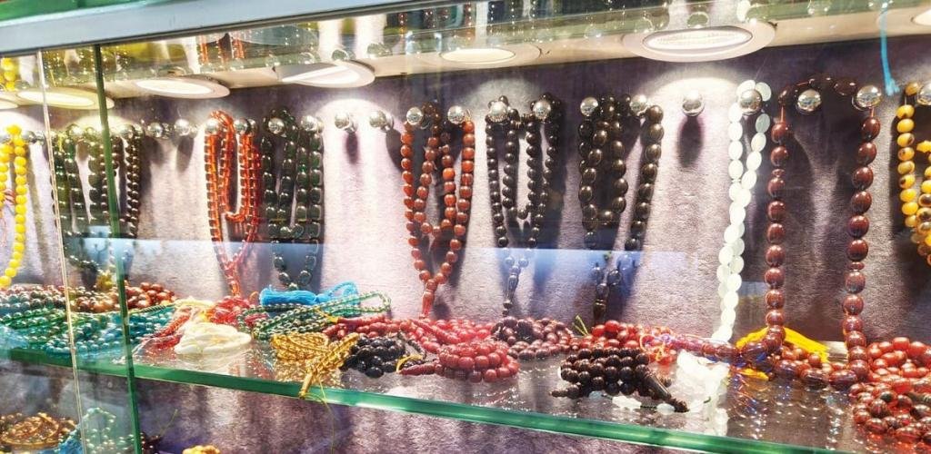 أخبار قطر | رواج سوق «سبح الكهرمان» مع أيام وليالي الشهر الفضيل | عيون الجزيرة قطر