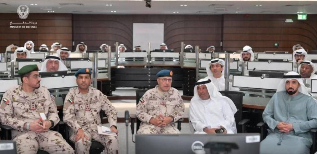 الامارات الان | «الدفاع» تطلع على منظومة الاستجابة المعتمدة لدى «هيئة الأزمات» | عيون الجزيرة الامارات