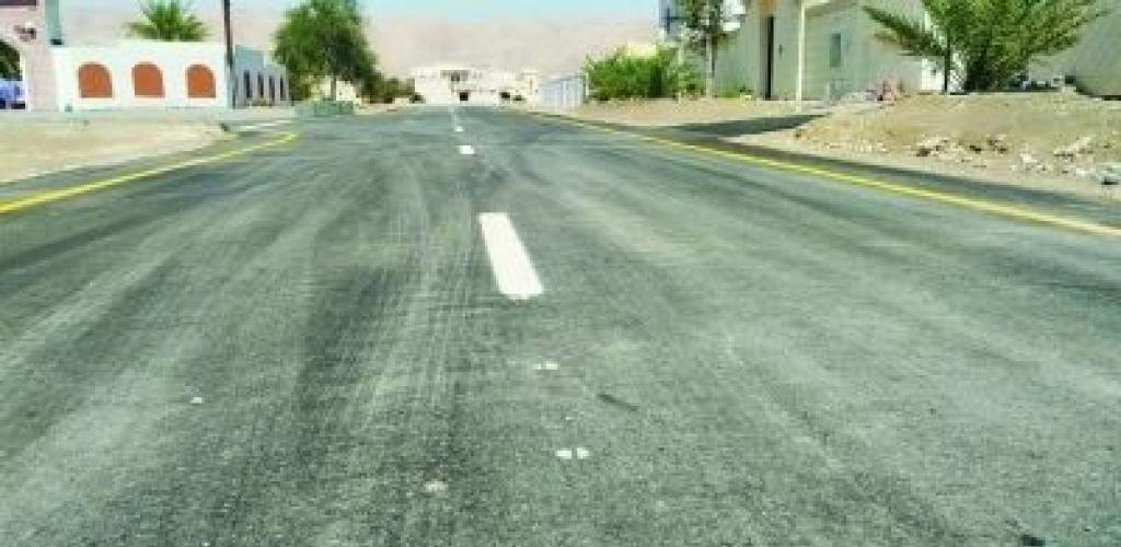 أخبار سلطنة عمان | إنجاز 93٪ في مشروع الطرق الداخلية بولاية ضنك | عيون الجزيرة الاخبارية عمان