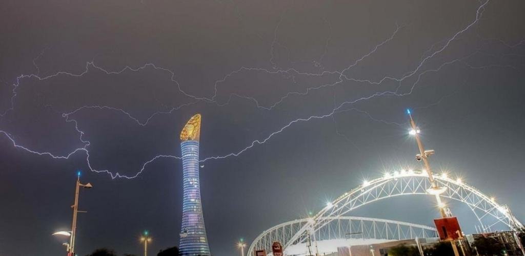 أخبار قطر | الأرصاد الجوية تحذر من أمطار رعدية ورياح قوية على الساحل وفي عرض البحر | عيون الجزيرة قطر