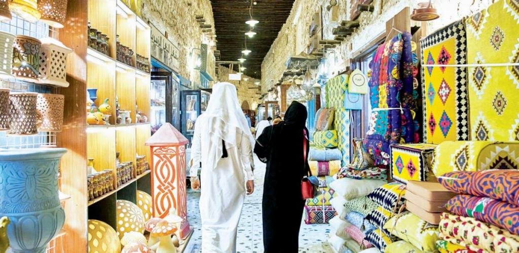 أخبار قطر | مواطنون ومقيمون لـ "الشرق": استعدادات عيد الفطر تنعش الأسواق في ظل أجواء من الطمأنينة | عيون الجزيرة قطر