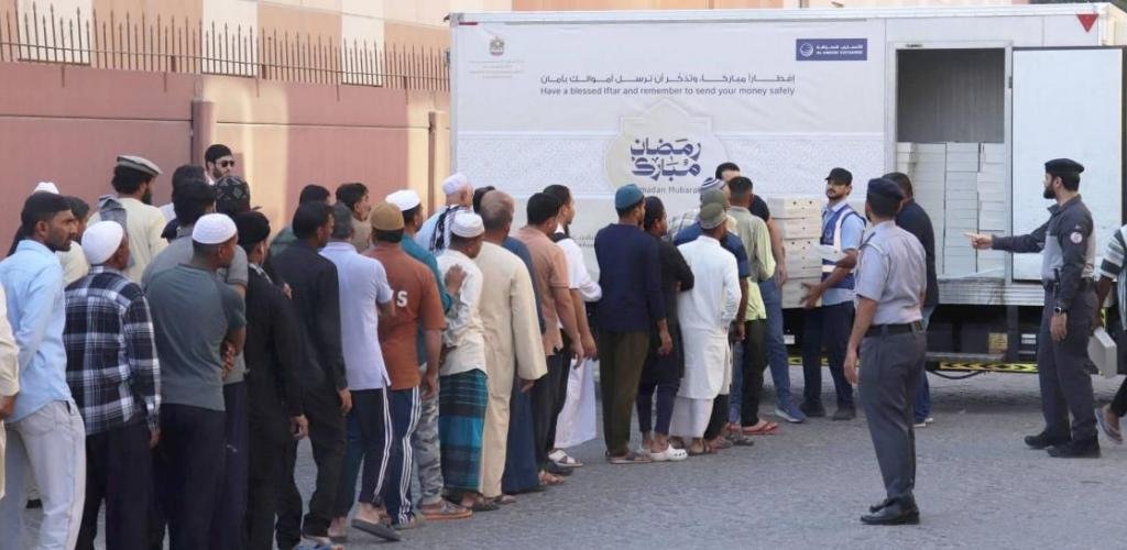 الامارات الان | «الأنصاري للصرافة» توزع 10000 وجبة إفطار | عيون الجزيرة الامارات