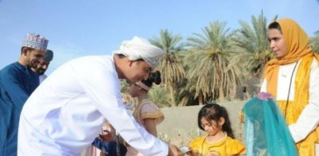 أخبار سلطنة عمان | العيدية.. إرث اجتماعي ينشر البهجة ويعمّق الروابط الأسرية | عيون الجزيرة الاخبارية عمان