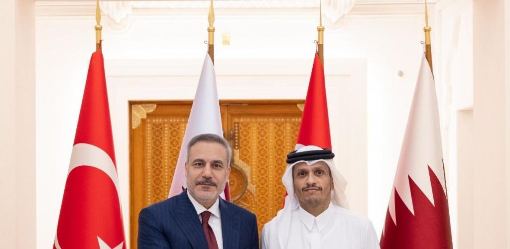 أخبار قطر | رئيس الوزراء يستعرض مع وزير الخارجية التركي تطورات التصعيد العسكري في المنطقة | عيون الجزيرة قطر