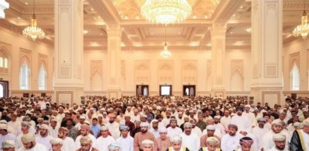 أخبار سلطنة عمان | محافظ شمال الباطنة يؤدي صلاة عيد الفطر المبارك | عيون الجزيرة الاخبارية عمان