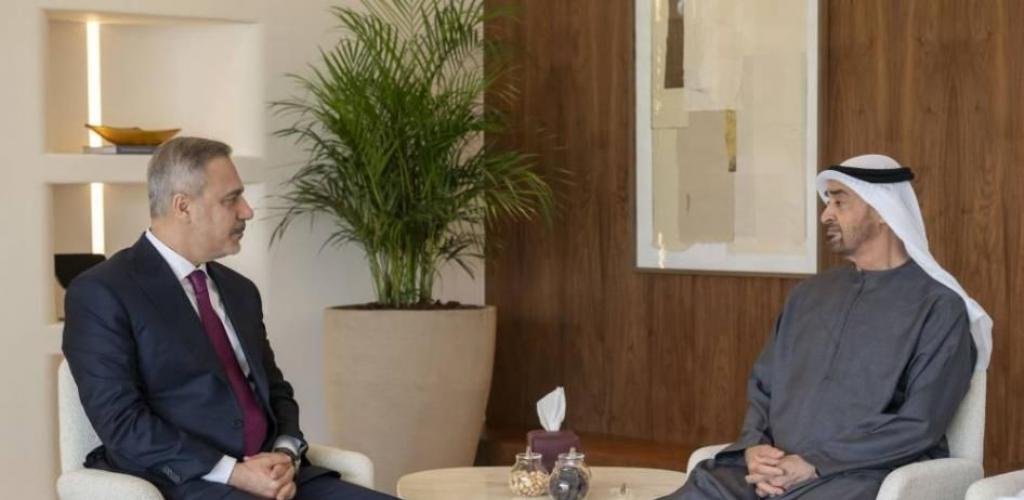 الامارات الان | محمد بن زايد يبحث ووزير الخارجية التركي التصعيد العسكري في المنطقة | عيون الجزيرة الامارات