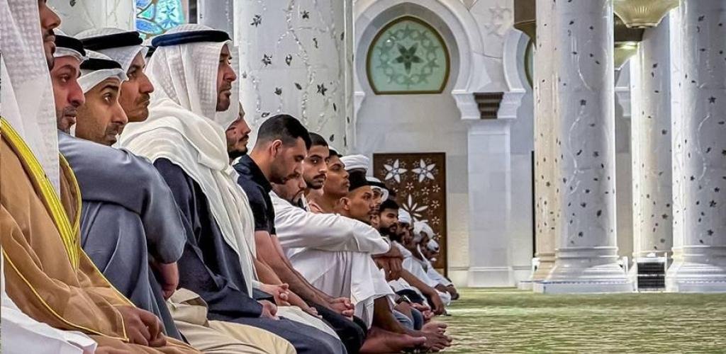 الامارات الان | رئيس الدولة يؤدي صلاة الجمعة في جامع الشيخ زايد الكبير | عيون الجزيرة الامارات