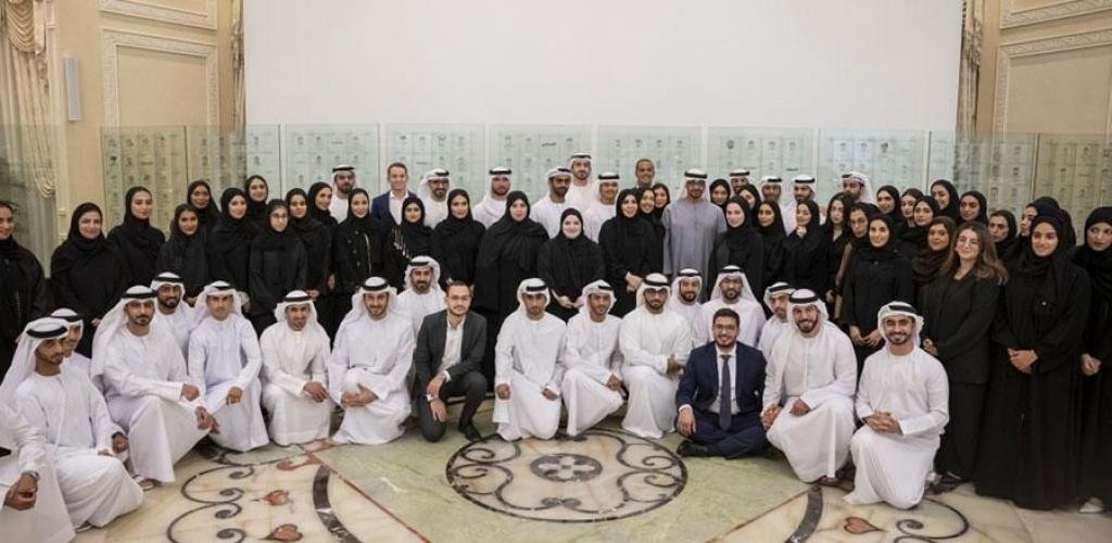 الامارات الان | مواطنون ومقيمون: معايدة رئيس الدولة لفتة إنسانية لقائد قريب من شعبه | عيون الجزيرة الامارات