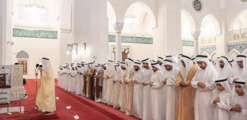 الامارات الان | سلطان والنعيمي والشرقي وسعود بن صقر يؤدون صلاة عيد الفطر | عيون الجزيرة الامارات