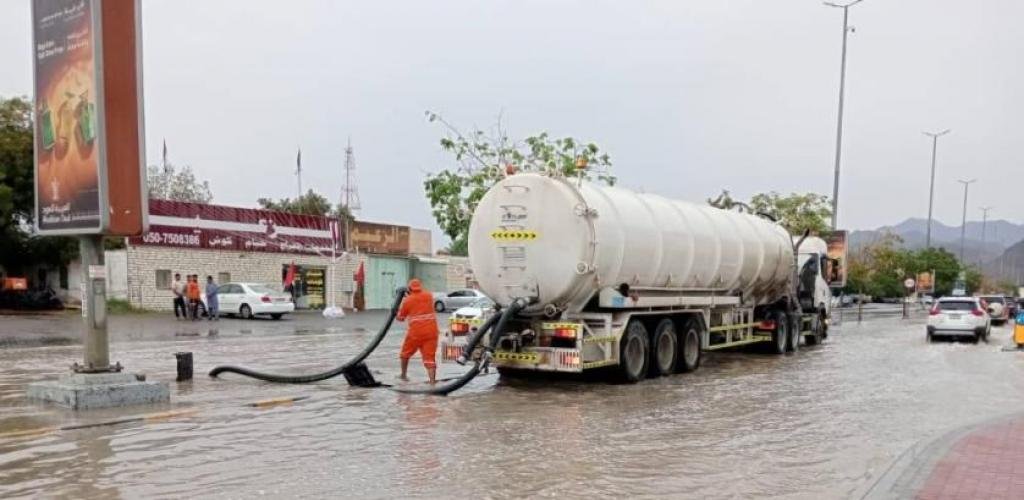 الامارات الان | صهاريج ومضخات حديثة لسحب الأمطار بالفجيرة | عيون الجزيرة الامارات