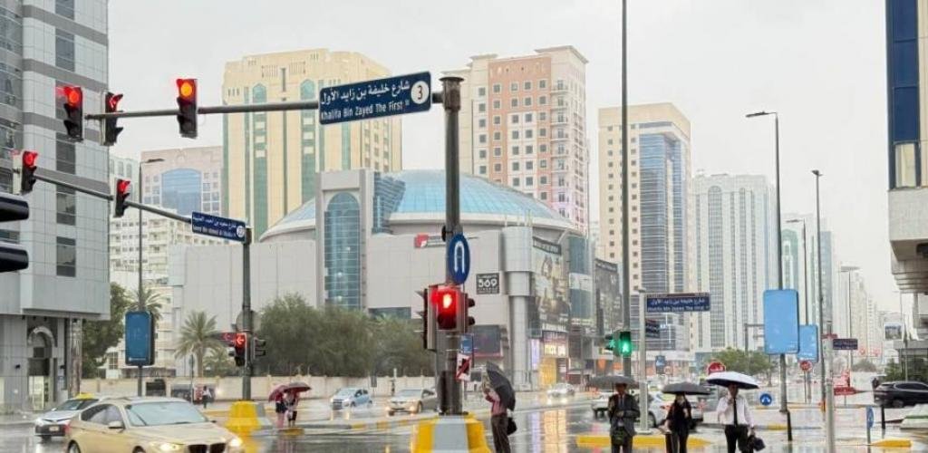 الامارات الان | أمطار الخير تعم الدولة.. تفاوت في الغزارة ومصحوبة بالبرد والرعد | عيون الجزيرة الامارات