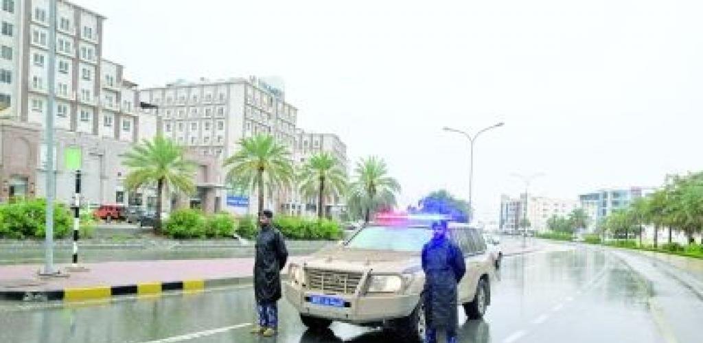 أخبار سلطنة عمان | غدًا.. انحسار تدريجي لمنخفض "المسرّات" بعد أمطار غزيرة وأودية جارفة في عدد من المحافظات | عيون الجزيرة الاخبارية عمان