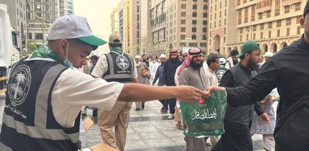 أخبار السعودية | 2.7 مليون ريال يوميا لتفطير الصائمين بالمسجد النبوي | عيون الجزيرة السعودية الان