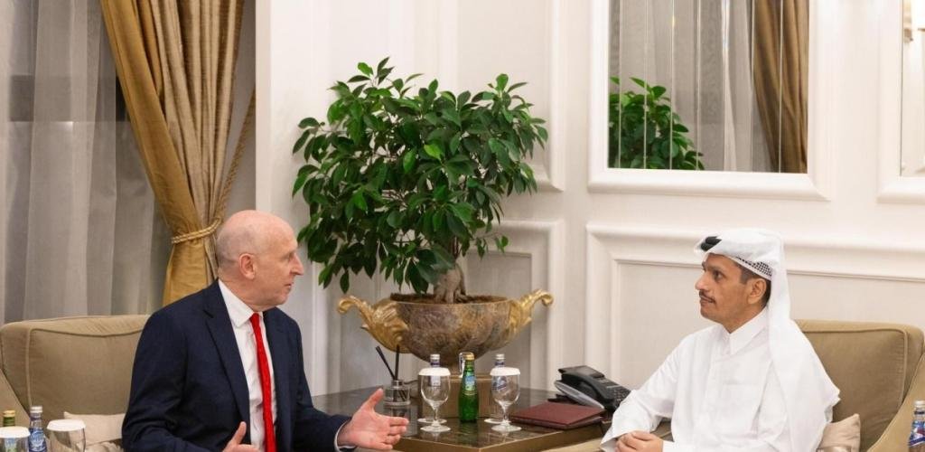 أخبار قطر | رئيس مجلس الوزراء وزير الخارجية يستقبل وزير الدفاع البريطاني | عيون الجزيرة قطر
