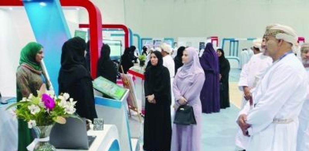 أخبار سلطنة عمان | بدء فعاليات الأسبوع الوطني للعلوم والتكنولوجيا والهندسة والرياضيات بشعار "علومنا تتجدد" | عيون الجزيرة الاخبارية عمان