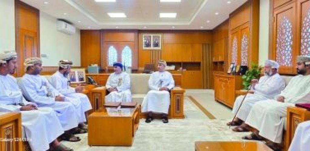 أخبار سلطنة عمان | اتفاقية تعاون لتوفير سيارة لنقل كبار السن وذوي الحالات الخاصة ببركاء | عيون الجزيرة الاخبارية عمان