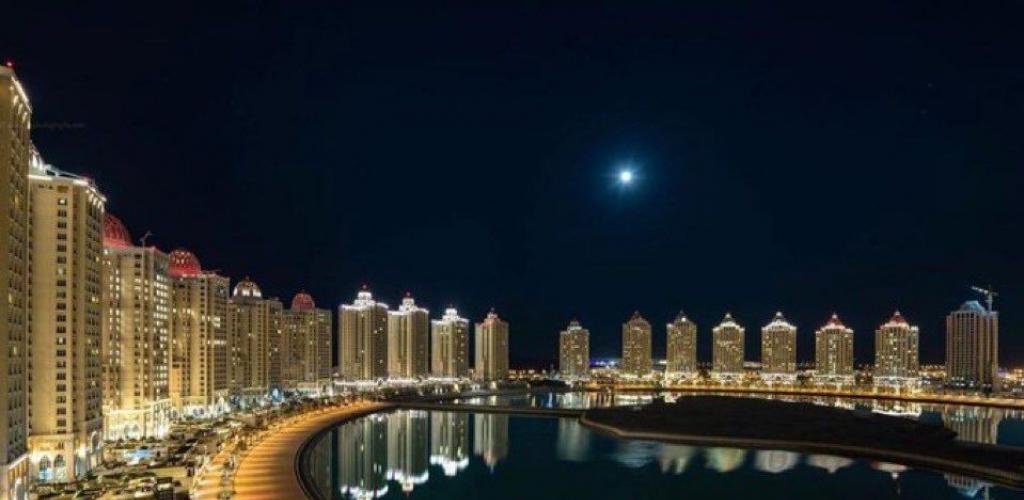 أخبار قطر |  الأرصاد الجوية تحذر من رياح قوية وأمواج عالية في عرض البحر الليلة | عيون الجزيرة قطر