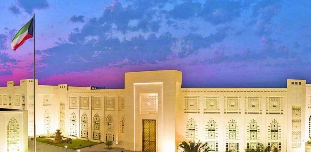 أخبار الكويت | الكويت تدين الاعتداءات الآثمة التي شنتها ايران ووكلاؤها عبر مُسيرات استهدفت عدداً من المنشآت الحيوية بالبلاد | عيون الجزيرة الكويت