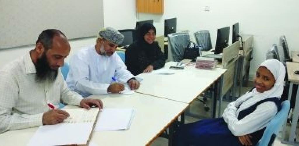 أخبار سلطنة عمان | تقييم طلبة الدمج الفكري في مسابقة القرآن الكريم الظاهرة | عيون الجزيرة الاخبارية عمان