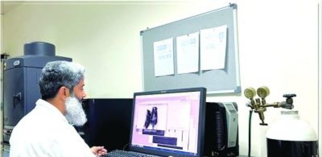 أخبار سلطنة عمان | باحثون من جامعة نزوى يطورون ضمادة جروح صديقة للبيئة | عيون الجزيرة الاخبارية عمان