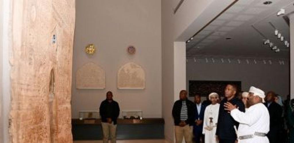 أخبار سلطنة عمان | رئيس جمهورية بوتسوانا يزور المتحف الوطني | عيون الجزيرة الاخبارية عمان