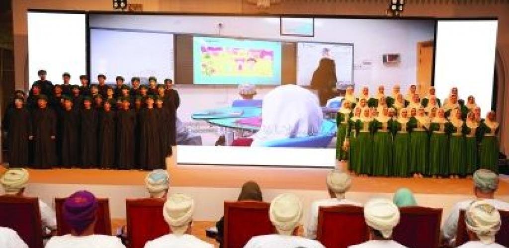 أخبار سلطنة عمان | تكريم أكثر من 400 معلم وتربوي بتعليمية مسقط | عيون الجزيرة الاخبارية عمان