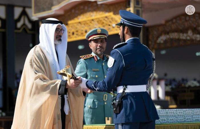 الامارات الان | خالد بن محمد بن زايد يدعو خريجي كلية الشرطة لتبنّي نهج التميُّز والريادة | عيون الجزيرة الامارات