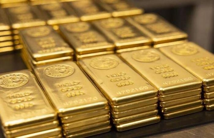 الذهب يبلغ مستوى قياسي جديد مدعوماً بالطلب على الملاذ الآمن