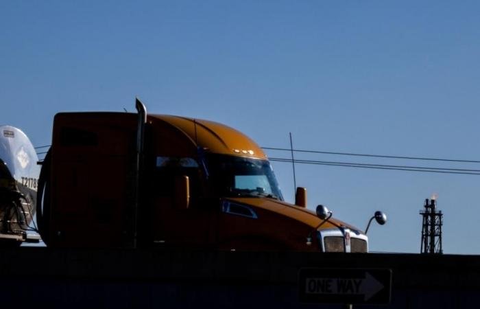 تباين أسعار النفط بعد صعود البرميل 3% في الجلسة السابقة