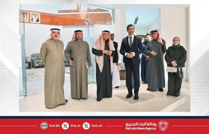 أخبار البحرين | وزير شؤون البلديات والزراعة يزور المقر الجديد لمجلس أمانة العاصمة ويبحث المشاريع الخدمية | عيون الجزيرة