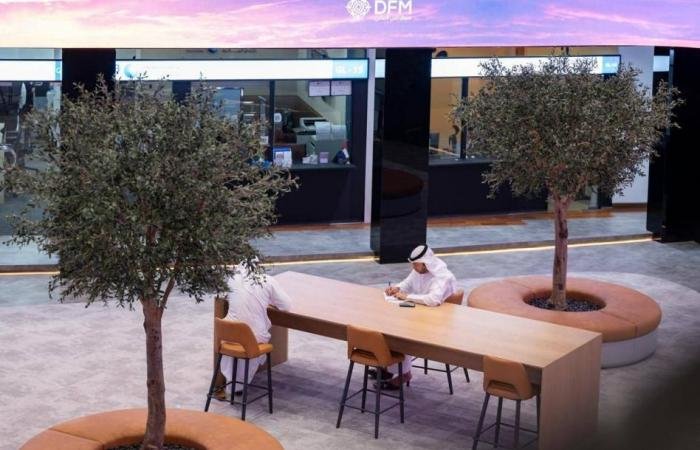 سوق دبي يتجاوز 6500 نقطة.. و«أبوظبي» يلامس 10400