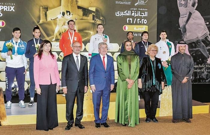 الرياضة في قطر | الشيخة هند بنت حمد تتوج الفائزين ببطولة الجائزة الكبرى للمبارزة | عيون الجزيرة الاخبارية
