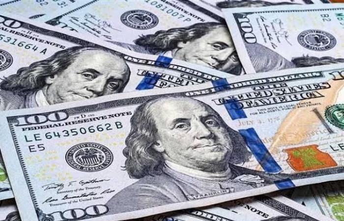 الدولار يهبط لأدنى مستوى من 4 سنوات