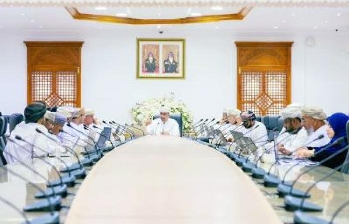 أخبار سلطنة عمان | مناقشة أنشطة المحاجر والكسارات وجهود تطوير قطاع النفايات بمحافظة شمال الباطنة | عيون الجزيرة الاخبارية عمان