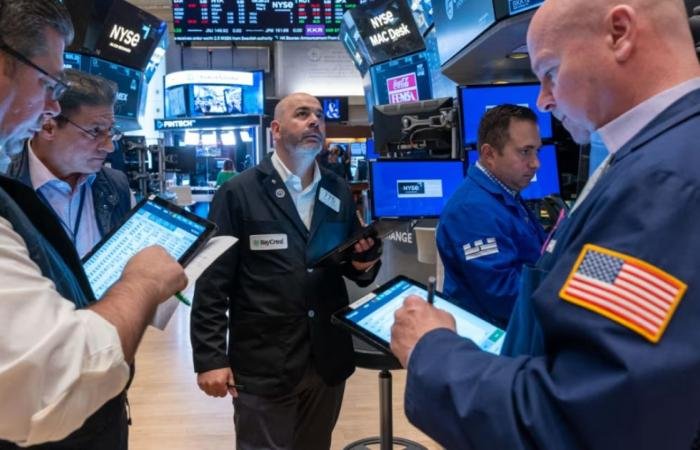 «وول ستريت» تتباين وتترقب قرار«الفائدة» الليلة