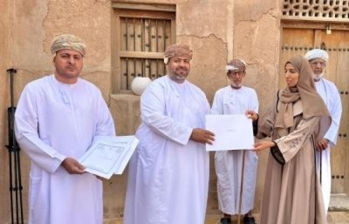 أخبار سلطنة عمان | معرض "عراقة" ببهلا لإبراز التراث والفنون الطلابية | عيون الجزيرة الاخبارية عمان