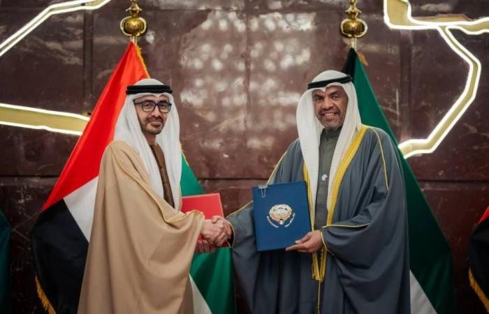 الامارات الان | عبدالله بن زايد: العلاقات الإماراتية الكويتية نموذج استثنائي للأخوّة والتعاون والمحبة | عيون الجزيرة الامارات