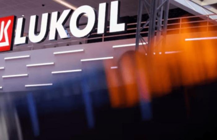 «لوك أويل» الروسية تعلن بيع أصولها الخارجية لشركة أمريكية