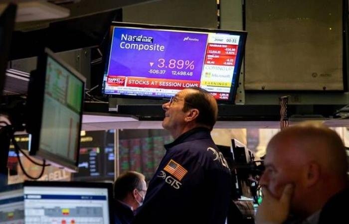 أسهم "ميتا" تدفع "ستاندرد آند بورز 500" إلى الارتفاع طفيفاً