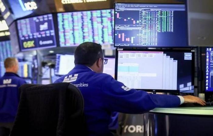 استقرار الأسهم الأمريكية في ختام التداولات بعد تثبيت الفائدة