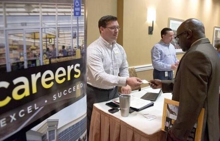 انخفاض طلبات إعانة البطالة الأمريكية طفيفاً