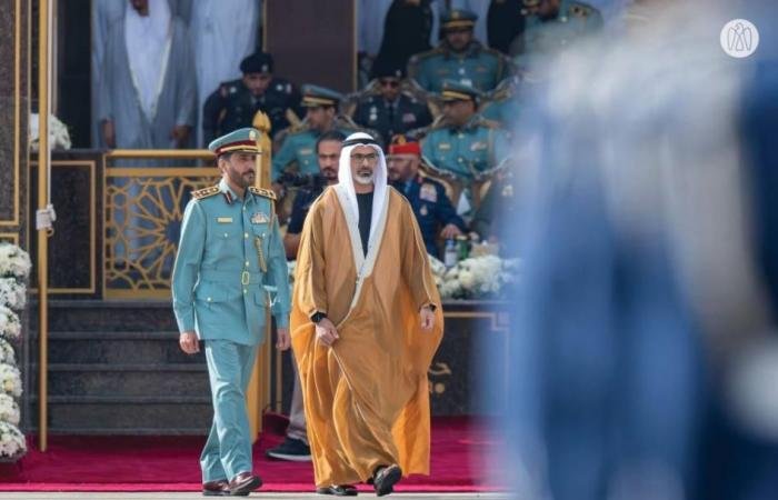 الامارات الان | خالد بن محمد بن زايد يؤكد ضرورة مواكبة خريجي كلية الشرطة للتحولات الأمنية | عيون الجزيرة الامارات